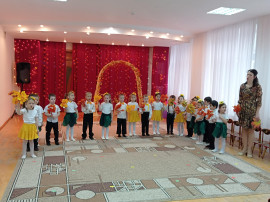 Утренник в средней группе Утренник в средней группе.