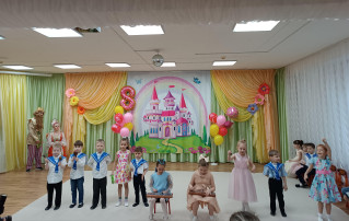 Утренники в старших группах посвящённые 8 марта Утренники в старших группах посвящённые 8 марта.
